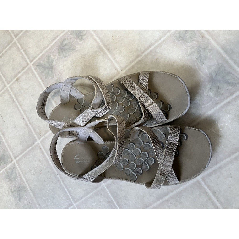 Clarks Sandals Sz 8.5 M Tan Silver Snake Print Sport Ankle Strap Hook & Loop